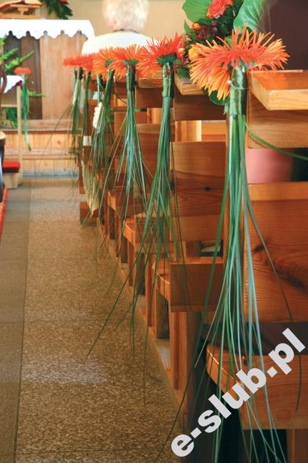 Propozycja ślubnej, kwiatowej dekoracji kościoła, zaproponowana przez 
Kwiaciarnię Egzotyka,

Fot. J. Kiedrowski